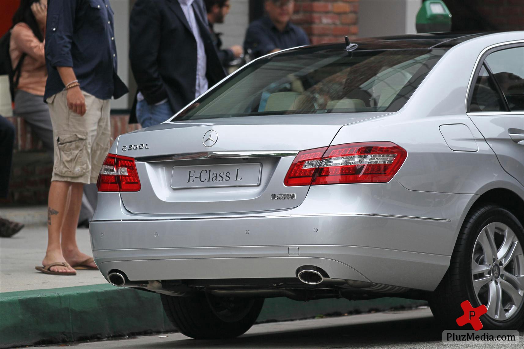 George Clooney on the set of a Mercedes Benz E300 L advert photos | Picture 78319